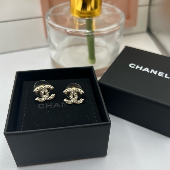 CHANEL Faux Pearl & Strass Gold CC Stud Earrings - Picture 1 of 6